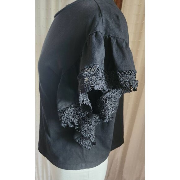 T5 Main Strip blouse w fluttery lacy sleeves - Picture 4 of 12